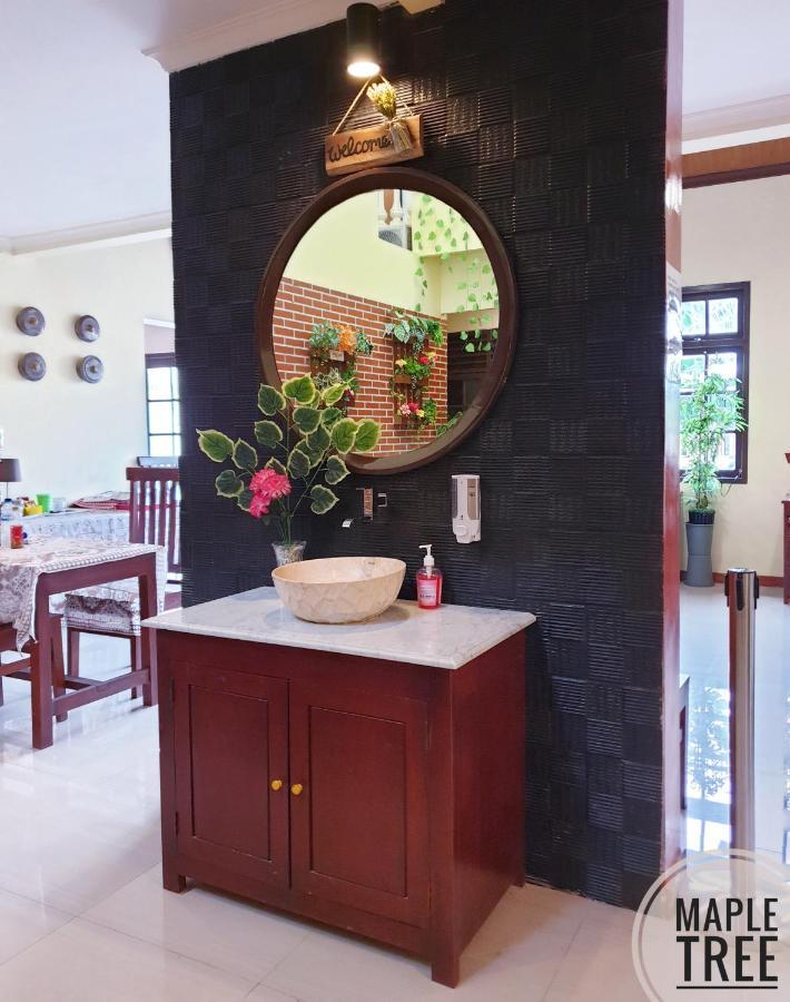 Maple Tree Homestay Maguwo Екстер'єр фото