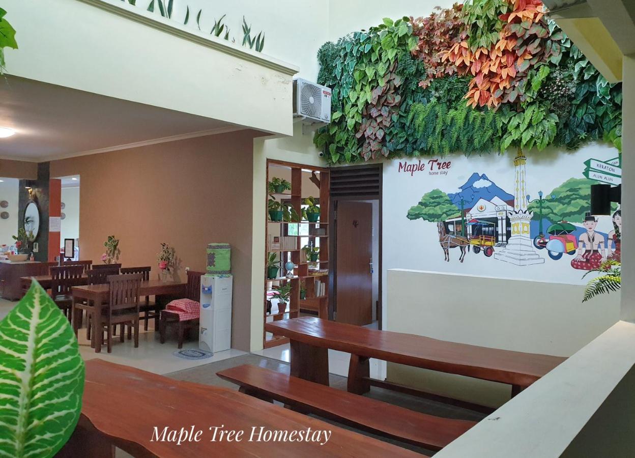 Maple Tree Homestay Maguwo Екстер'єр фото