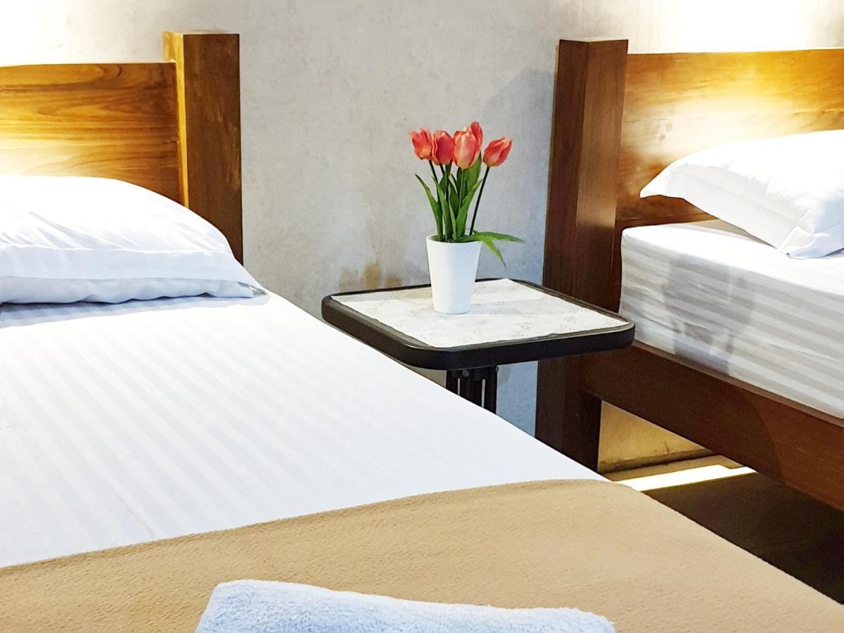 Maple Tree Homestay Maguwo Екстер'єр фото